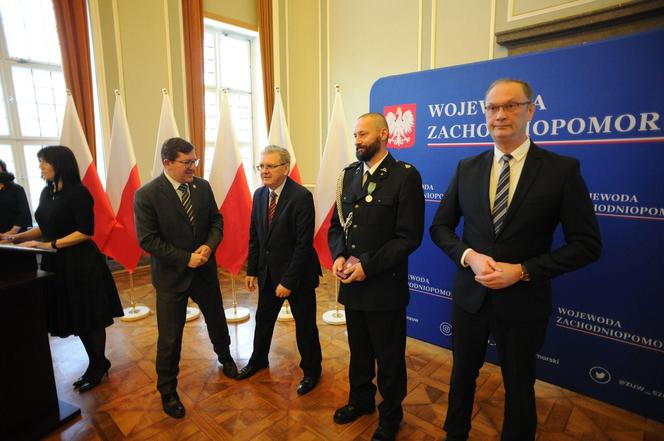 Z narażeniem życia ratował tonącą dziewczynkę. Strażak-ochotnik odznaczony medalem