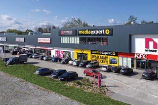 Znane centrum handlowe we Wrocławiu będzie większe. Jakie sklepy się w nim znajdą? 