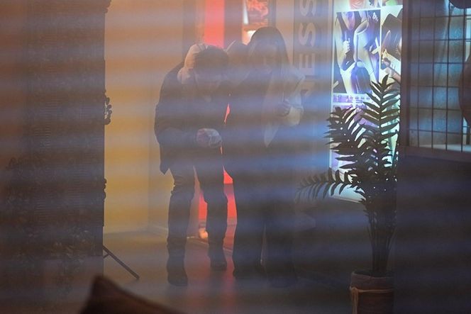 Pierwsza miłość, odcinek 4032: Marysia ofiarą pożaru w klubie! Kacper nagle uświadomi sobie, że zaniedbał żonę - ZDJĘCIA