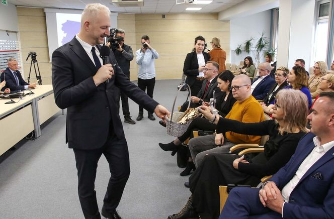 Wojewoda i różdżki.