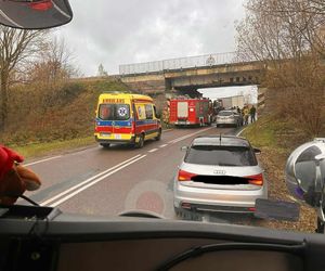 Wojnów: zderzenie ciężarówki i osobówki. Droga zablokowana!