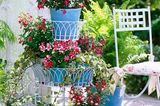 Metalowy stojak na kwiaty balkonowe