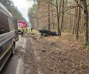 Na drodze pomiędzy Mircem a Wąchockiem dachowało BMW