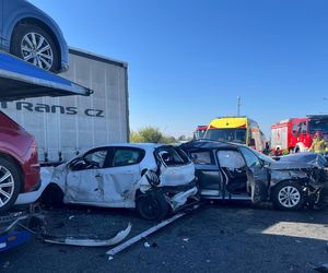 Karambol na trasie S8 pod Oleśnicą. Kolejna osoba zmarła w szpitalu 