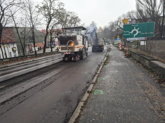 Utrudnienia na ul. Nakielskiej w Tarnowskich Górach. Prace na finiszu