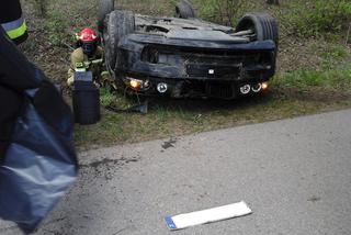 Tragiczny wypadek: Kierowca bmw dachował. 26-latek zginął na miejscu