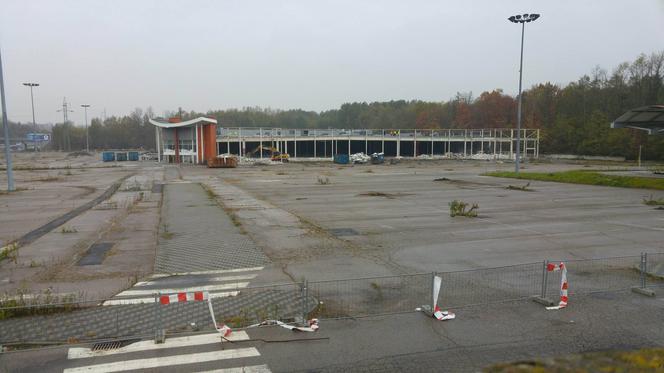 Tyle zostało z wielkiego centrum handlowego w Sosnowcu! Trwa rozbiórka!