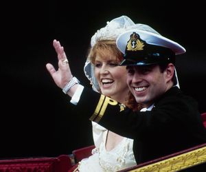 Książę Andrzej przestał być księciem! Fergie ucieknie za granicę?