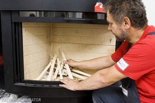 Cegły i płytki szamotowe. Materiał ogniotrwały stosowany w kominkach, kozach, piecach, grillach