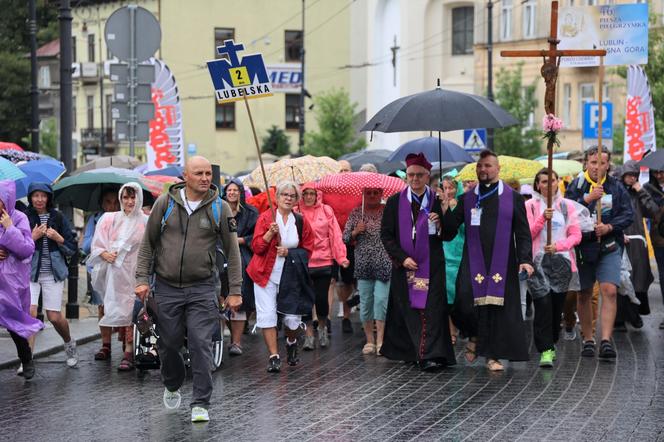 Lubelska Piesza Pielgrzymka na Jasną Górę 2024. Pątnikom deszcz niestraszny!