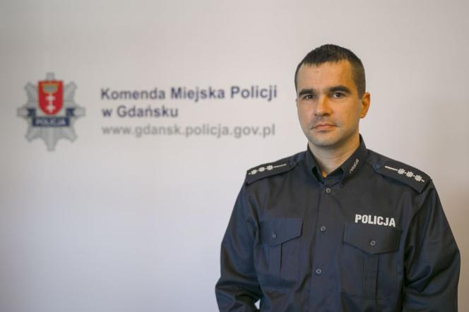 Gdańsk: Dziecko prysnęło sobie w oczy odrdzewiaczem. Reakcja policjanta była błyskawiczna