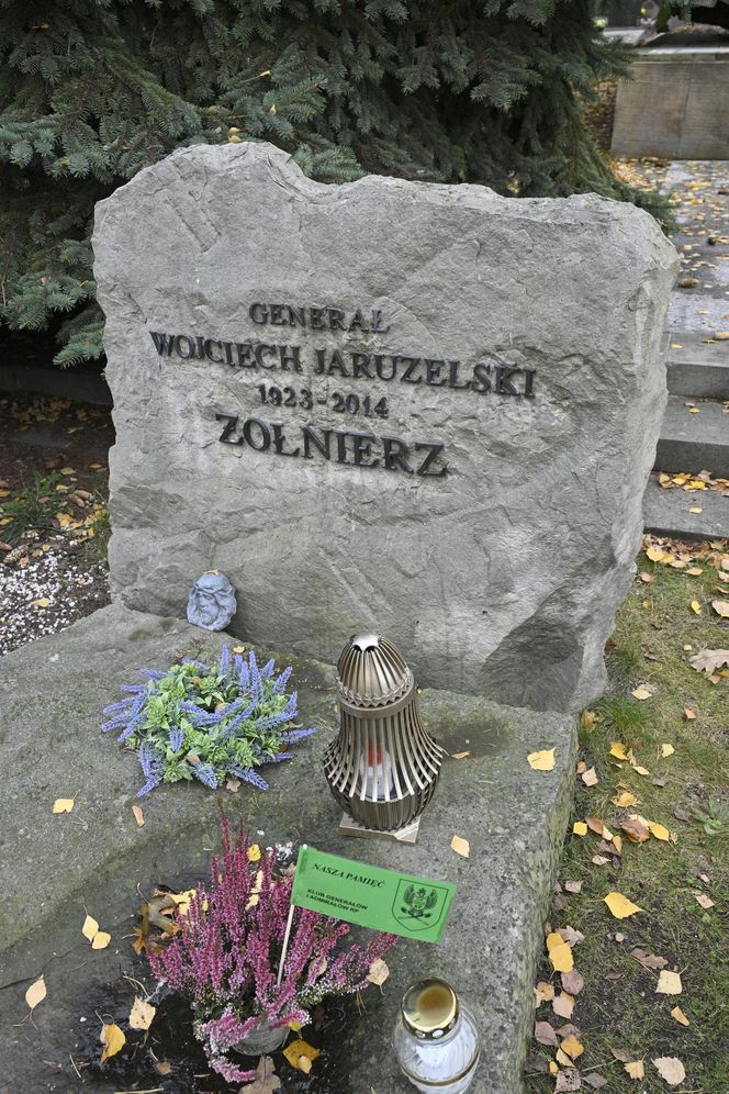 Grób Jaruzelskiego na Powązkach Wojskowych