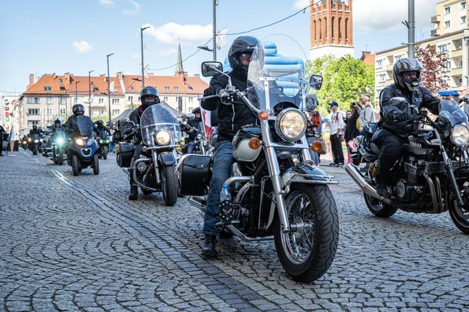 Bytomski Rynek rozbrzmiewał rykiem silników. Motocykliści oficjalnie rozpoczęli sezon. Zobaczcie zdjęcia