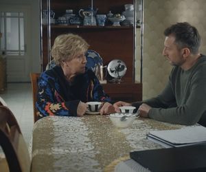 M jak miłość odc. 1854. Barbara (Teresa Lipowska), Bartek (Arkadiusz Smoleński)