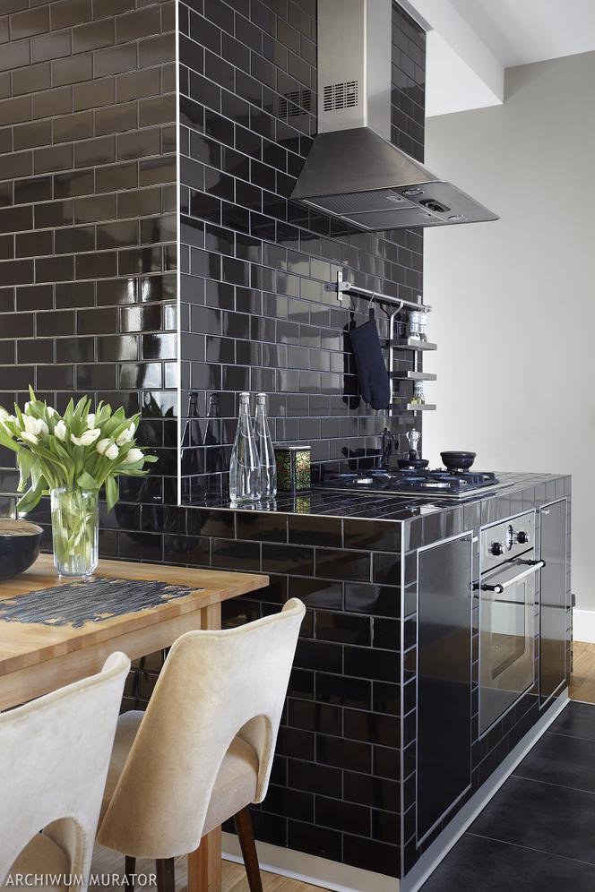 Piec kaflowy w nowoczesnej kuchni: sprawdź, na co zwrócić uwagę przed jego budową!
