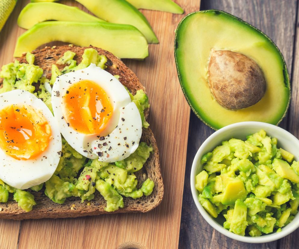 Śniadania białkowo-tłuszczowe - kto powinien je jeść?