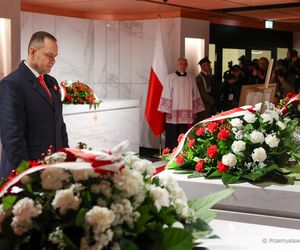 Złożenia wieńców przed pomnikami Ojców Niepodległości: Wincentego Witosa, Ignacego Jana Paderewskiego, Ignacego Daszyńskiego, Romana Dmowskiego, Wojciecha Korfantego i Marszałka Józefa Piłsudskiego.