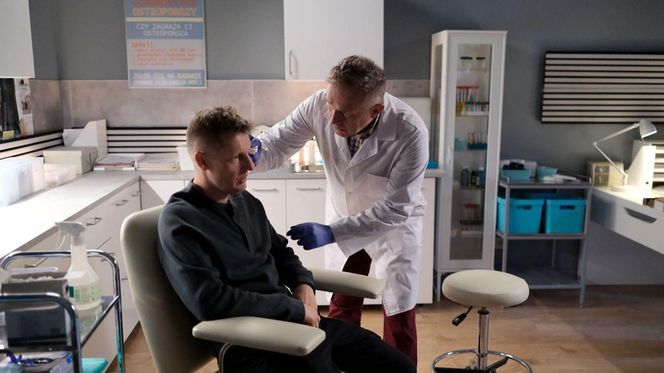 M jak miłość odc. 1876.  Paweł (Rafał Mroczek), Artur Rogowski (Robert Moskwa)