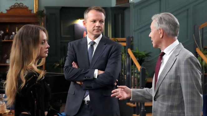 Barwy szczęścia odc. 3132. Bruno Stański (Lesław Żurek), Oliwka (Wiktoria Gąsiewska), Henryk Kępski (Zbigniew Suszyński)