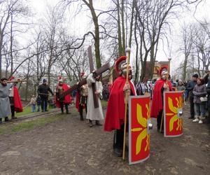 Misterium Męki Pańskiej na kalwaryjskim wzgórzu w Piekarach Śląskich