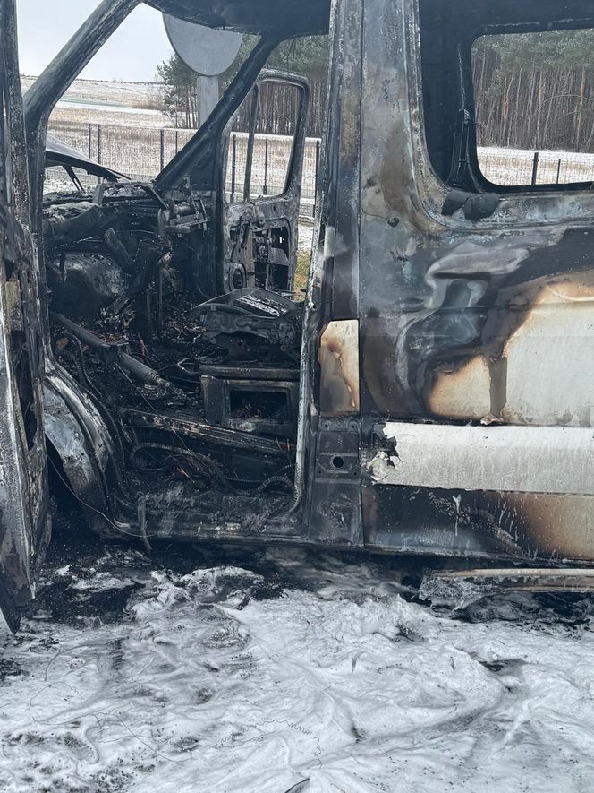 Bus spłonął na drodze pod Tarnowem. Jechało nim ponad 20 osób