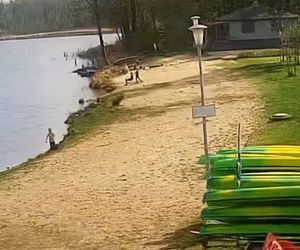 Policjant uratował tonące dzieci