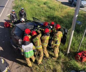 Sochaczew: Zderzyli się z tirem. 3-latka zakleszczona w samochodzie! Dramatyczna akcja 