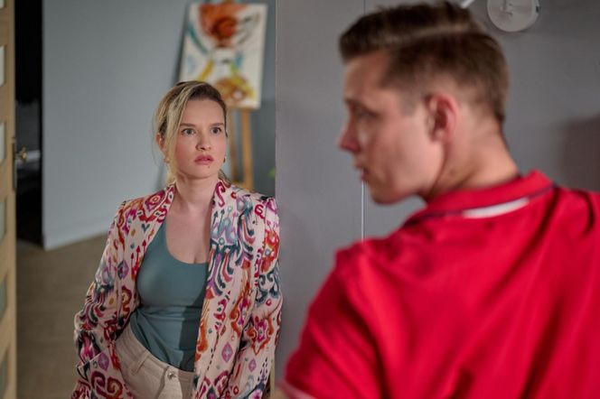Na Wspólnej odc. 4081. Kasia (Julia Chatys), Darek Żbik (Michał Mikołajczak)
