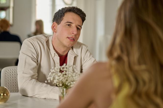 	Na Wspólnej odc. 4058. Tadeusz (Jakub Pruski), prawniczka Kalina (Katarzyna Gałązka)