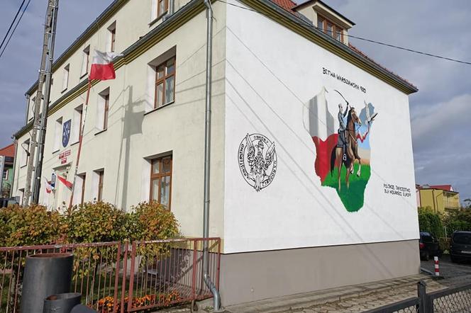   W Pieniężnie  powstał jeden z 12 murali poświęconych setnej rocznicy Bitwy Warszawskiej. Zobacz jak wygląda! 