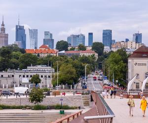 Budowa przejścia dla pieszych przez Wisłostradę w Warszawie