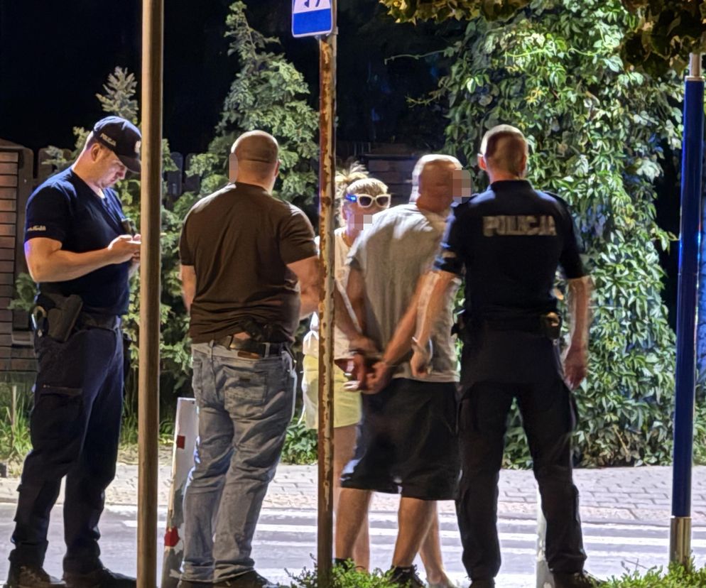 Atak ostrym narzędziem na Białołęce. Pod drzwiami pełno śladów krwi