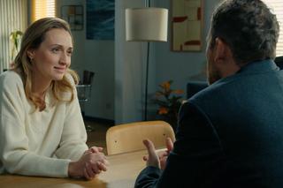 Barwy szczęścia, odcinek 3021: Asia Sokalska (Anna Gzyra-Augustynowicz), Mecenas Krajewski (Robert Gularczyk)