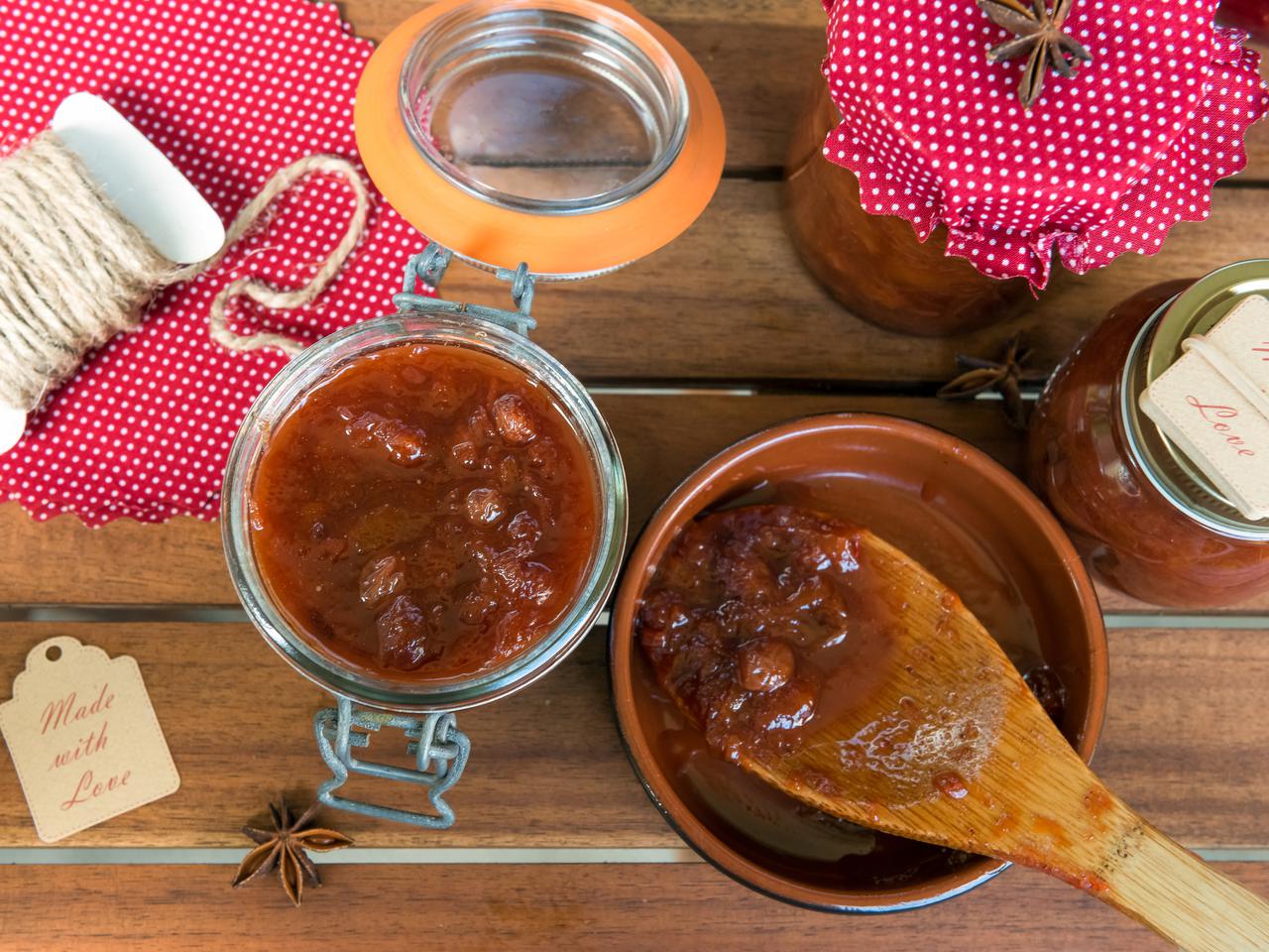 Wytrawna konfitura ze śliwek: przepis. Idealna do mięs i serów!