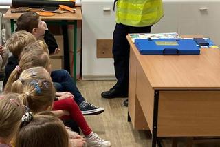 Policjanci w szkołach i przedszkolach w Iławie. Bezpieczne Ferie 2023