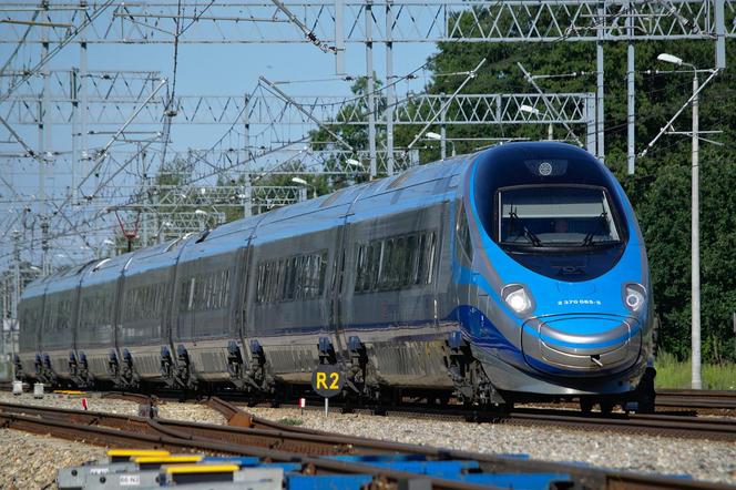 Nowa funkcjonalność dla pasażerów PKP Intercity! W Google Maps pojawiła się funkcja „Kup bilet”