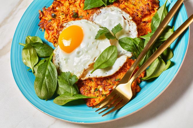 Jamie Oliver podpowiada co jeść latem. Rosti z batatów to strzał w 10