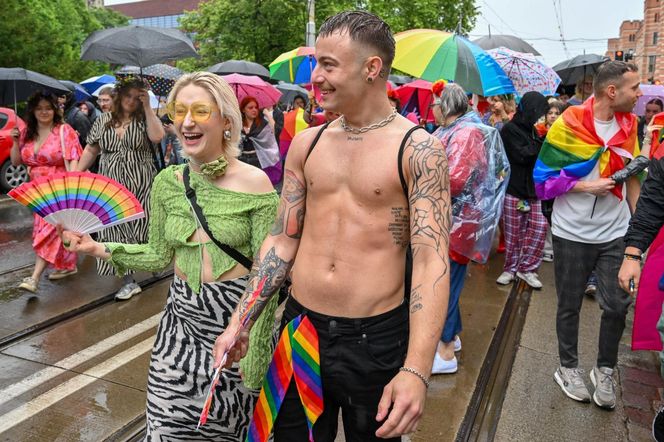17. Wrocławski Marsz Równości wystartował. Na trasie pojawili się przeciwnicy 