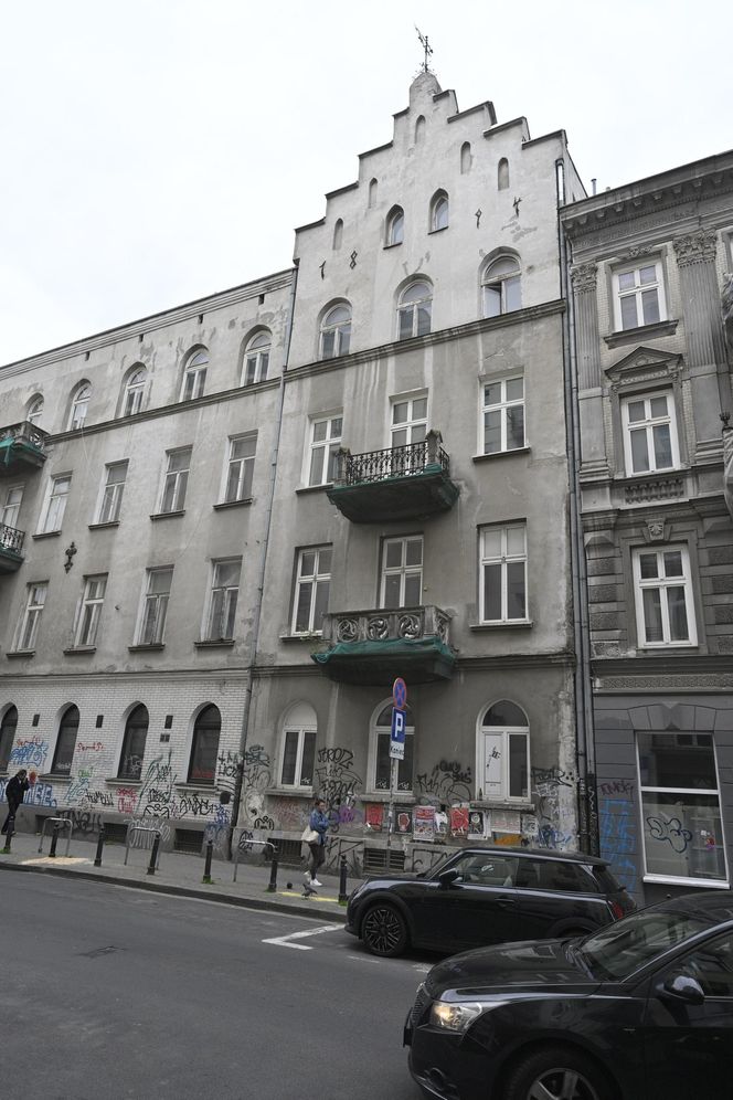 „To co robi miasto, to skandal”. Warszawa sprzedaje zabytkową kamienicę w centrum za grube miliony
