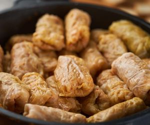 Ani włoska, ani pekińska. Pyszne regionalne gołąbki zrobisz z tych kiszonych liści 