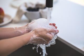 Jak zrobić płyn do dezynfekcji rąk samodzielnie w domu? Przepis jest banalnie prosty