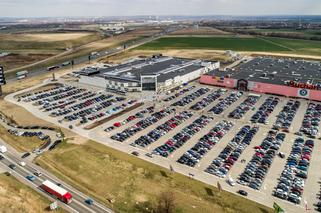 Oblężenie w Gliwicach! Dziś otwarto Silesia Outlet, parking wypełniony po brzegi [ZDJĘCIA]
