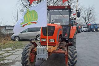 Rolnicy blokują drogi wokół Wrocławia. Setki ciągników, utrudnienia w wielu miejscach 