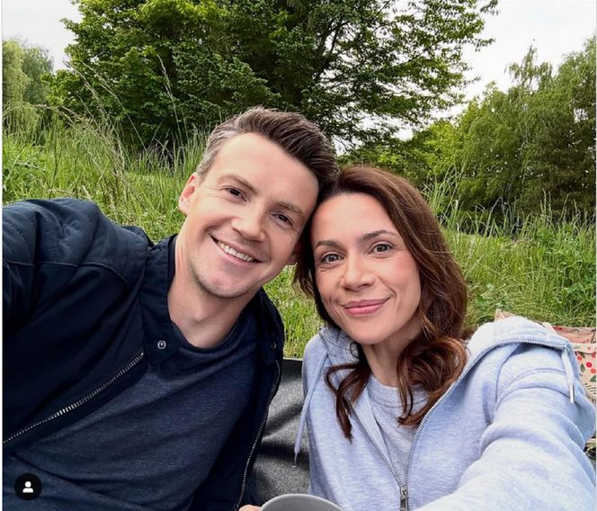 M jak miłość na planie. Martyna (Magdalena Turczeniewicz), Jakub (Krzysztof Kwiatkowski)