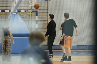 Nawrocki przeczekał ulewy grając w koszykówkę