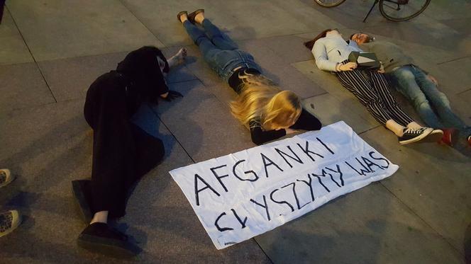 Protest w Bydgoszczy. Nie chcemy odwracać wzroku od Afganistanu [WIDEO, ZDJĘCIA]