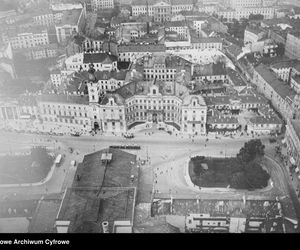 Archiwalne zdjęcia Placu Teatralnego i Pałacu Jabłonowskich