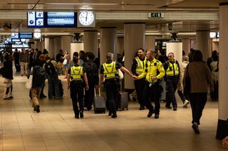 Kadry z serialu „Stacja Amsterdam”