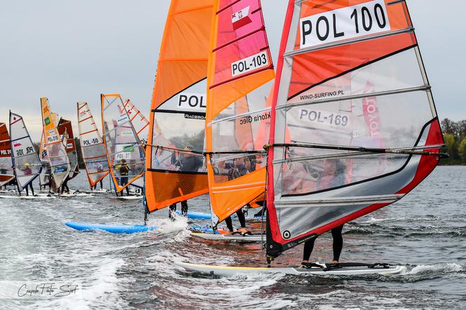 Słabowiatrowy finał Pucharu Polski w windsurfingu