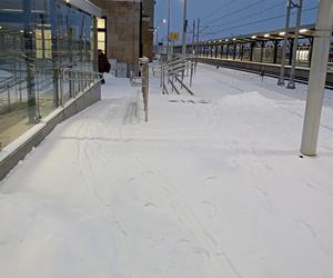 Zima w Świętokrzyskiem. Skarżysko-Kamienna w białym puchu. Zobacz zdjęcia